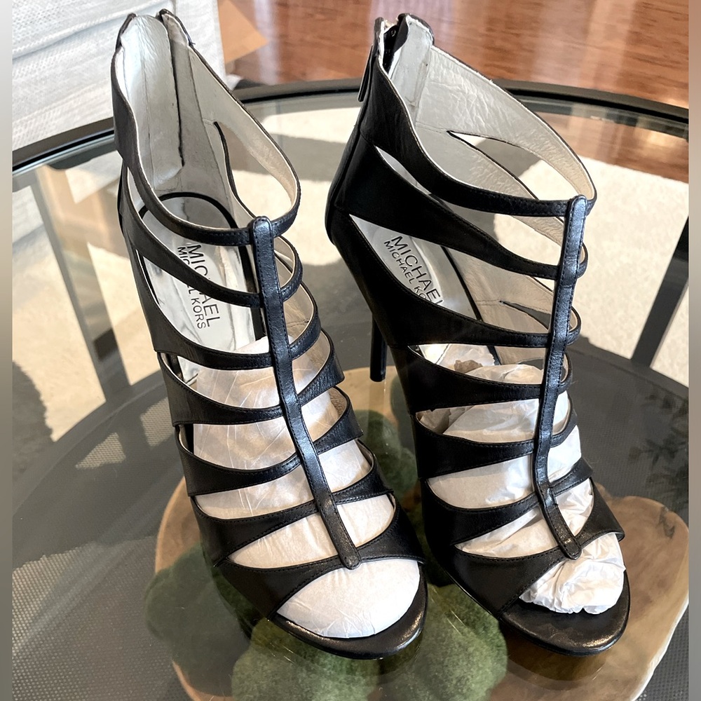 EUC MICHAEL Michael Kors black strappy zip up heeled sandals. Size 8.5